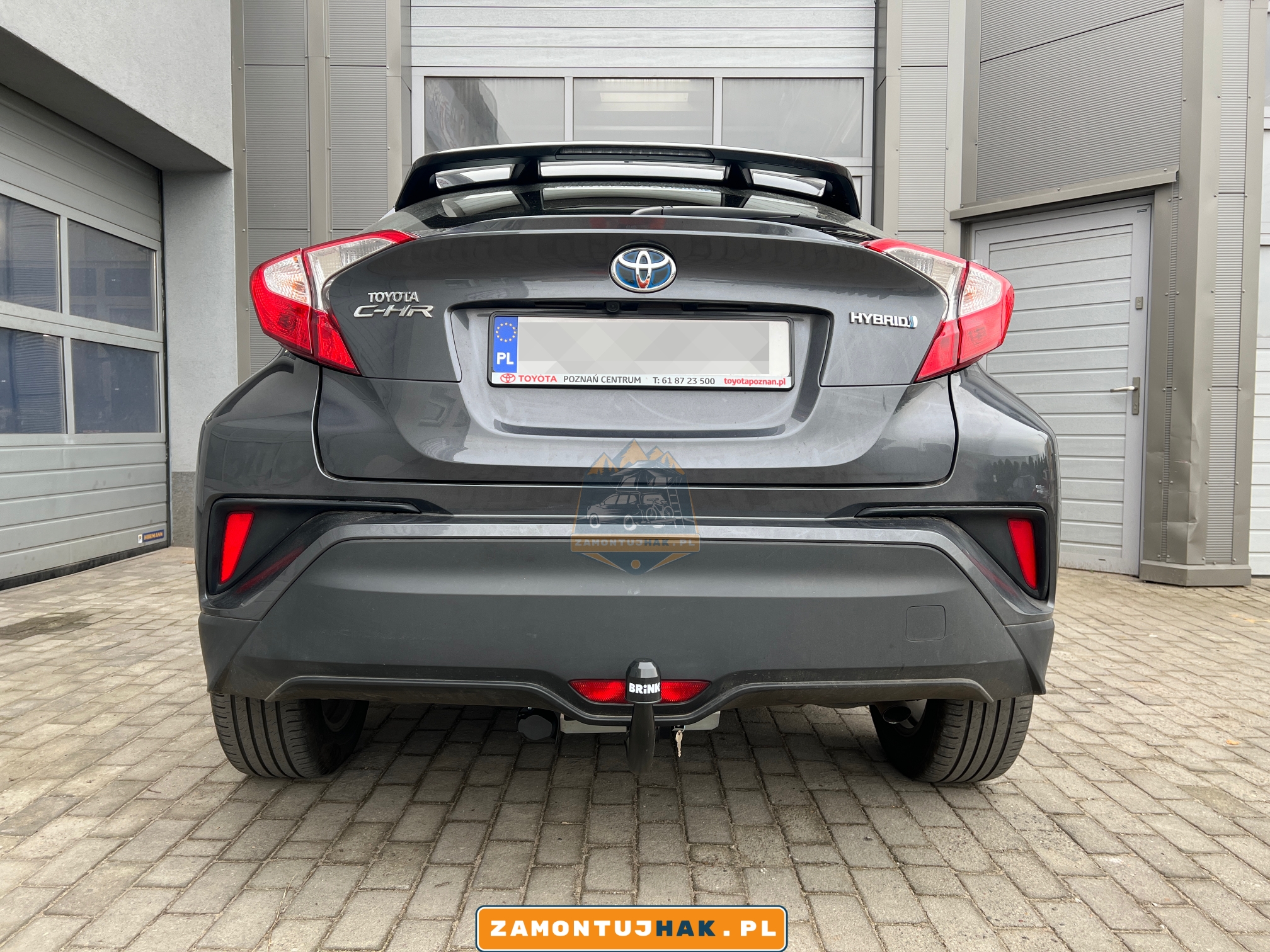 Toyota C-HR z hakiem Brink dla zwiększenia funkcjonalności pojazdu